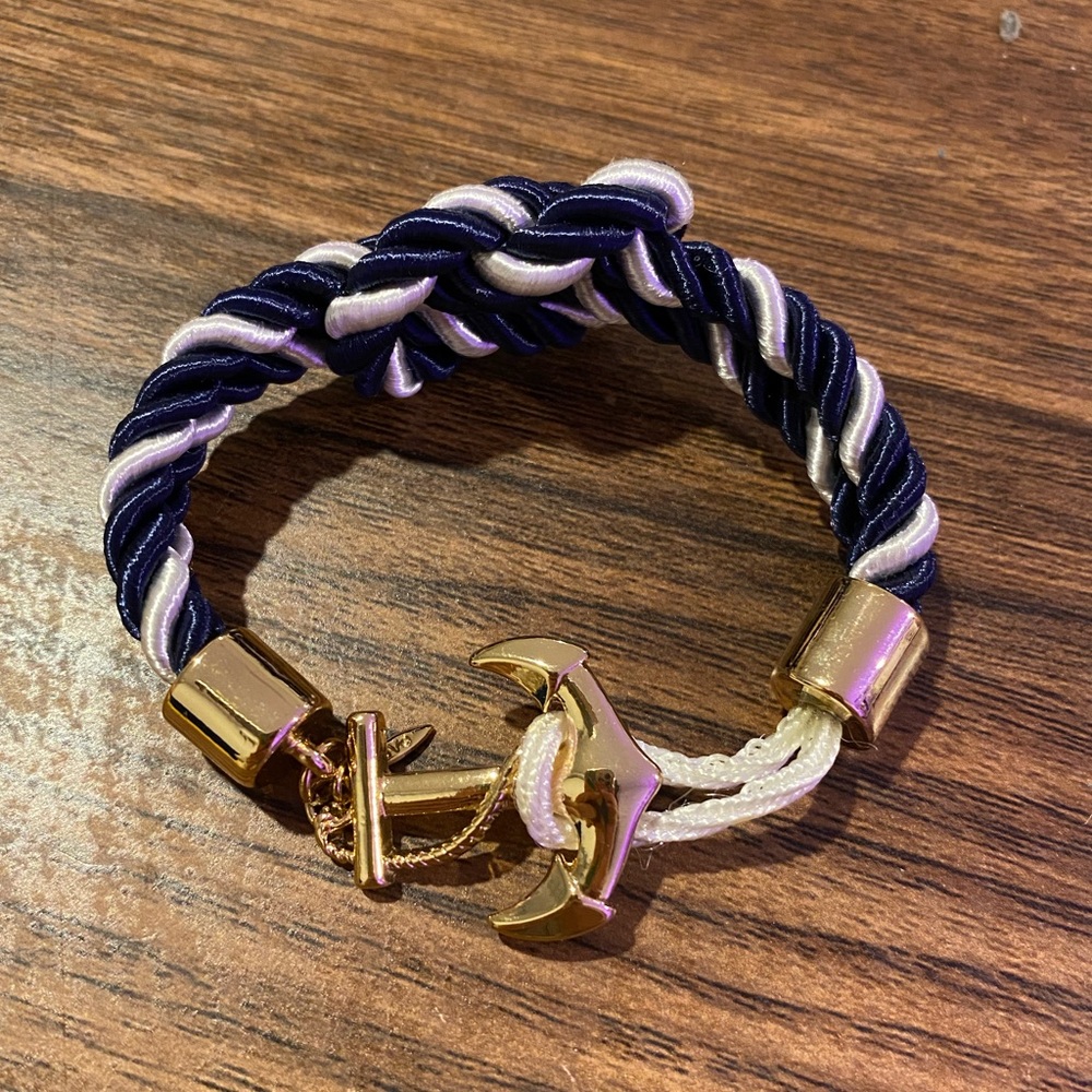 GV9 NWOT Anchor Bracelet